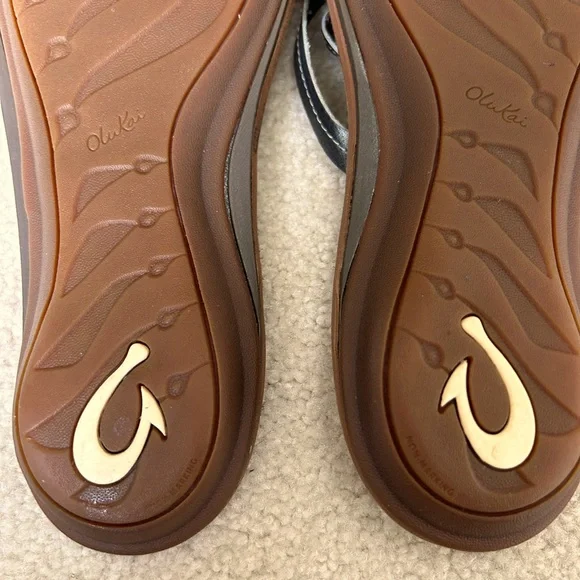 OluKai U'l Leather Thong Sandal with Metallic Double Straps - Picture 5 of 10